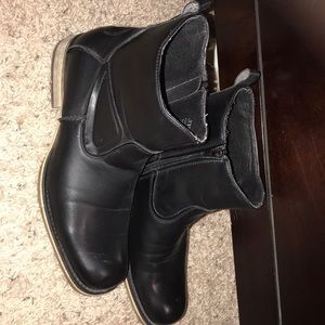 Men’s black dressy boats